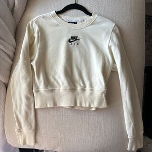 Cropped Nike sweatshirt